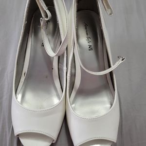American Eagle White Girls Heels